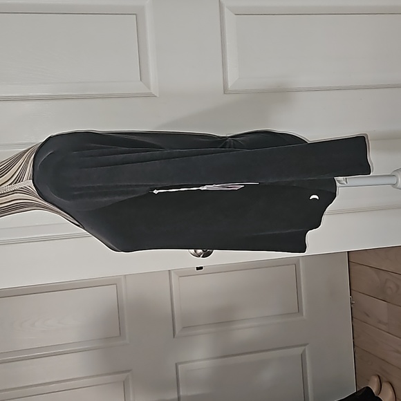 Jessica Simpson Activewear Women Cut out back with twist T-shirts Top Size M - Picture 7 of 12